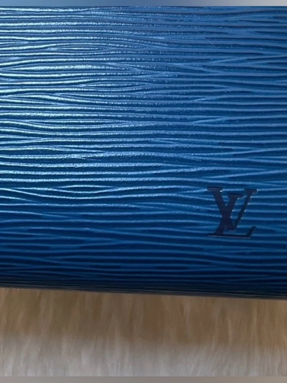 Louis Vuitton compact louis